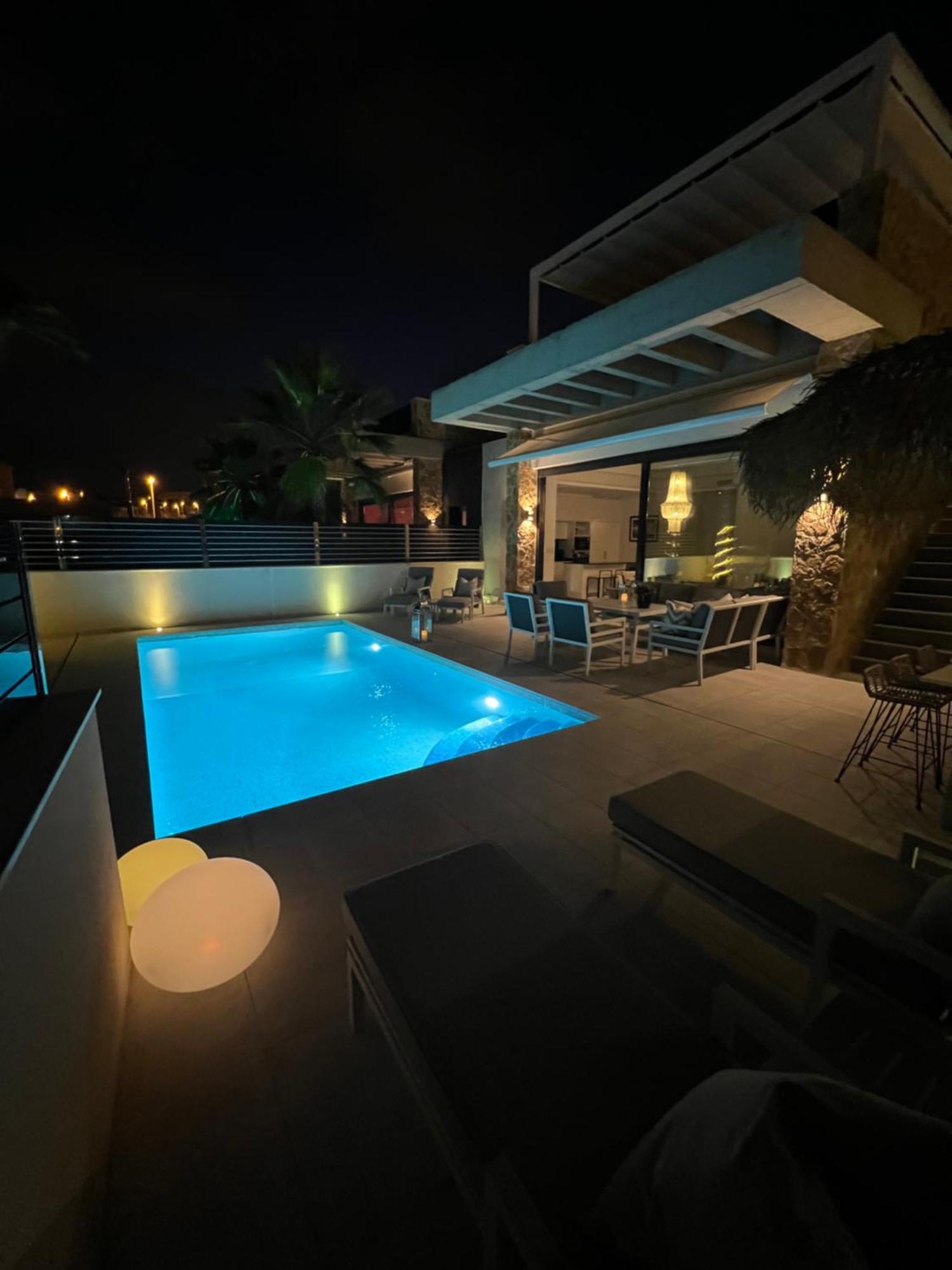 Villa Pmt22 - Luxury With Private Heated Pool And Jacuzzi Torrevieja